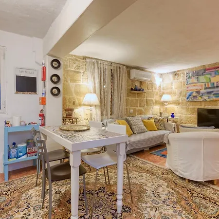 Quaint 2br House Of Character With Private Terrace By 360 Estates