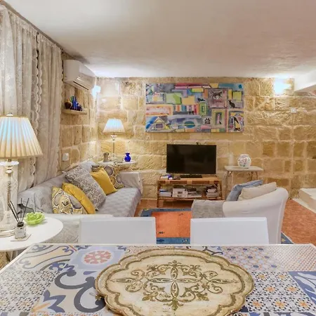 Holiday home Quaint 2br House Of Character With Private Terrace By 360 Estates Cospicua