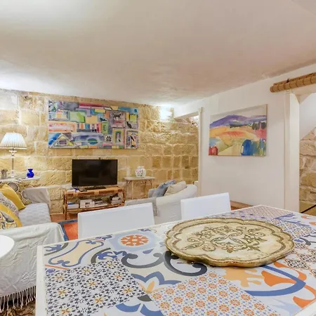 Quaint 2br House Of Character With Private Terrace By 360 Estates * Cospicua
