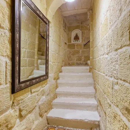 Ferienhaus Quaint 2br House Of Character With Private Terrace By 360 Estates Cospicua