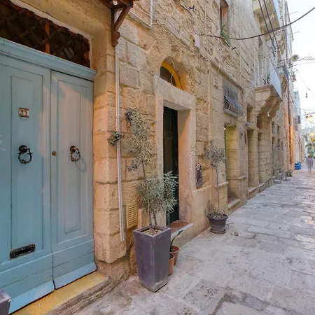 Quaint 2br House Of Character With Private Terrace By 360 Estates * Cospicua