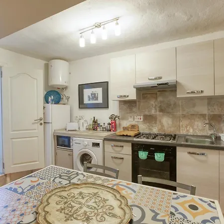 Ferienhaus Quaint 2br House Of Character With Private Terrace By 360 Estates *