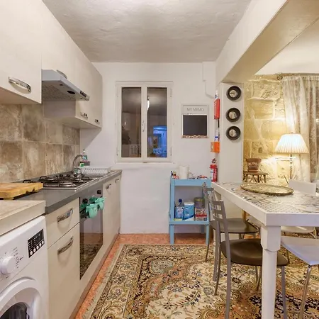 Ferienhaus Quaint 2br House Of Character With Private Terrace By 360 Estates *