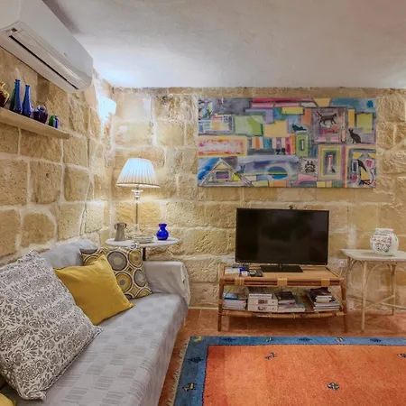 Quaint 2br House Of Character With Private Terrace By 360 Estates * Cospicua